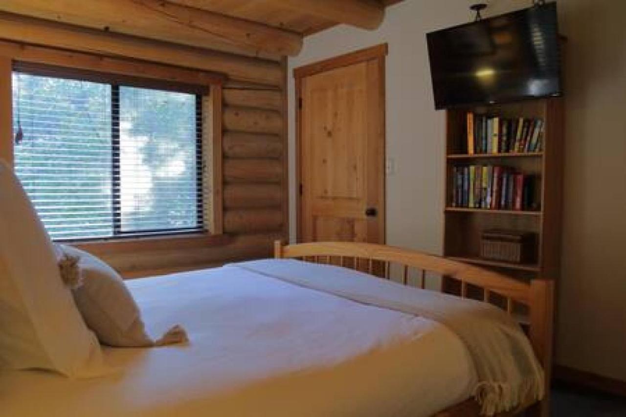 Eagles Nest - Natural Log Cabin With Guest House Idyllwild Exterior photo